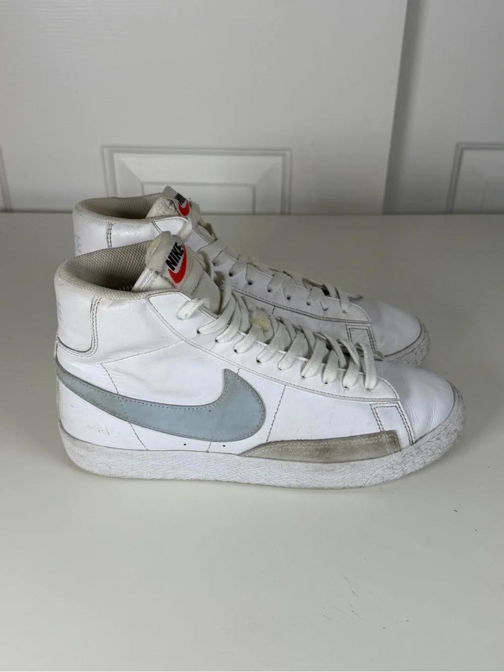 Nike Blazer Mid 77 White With Light Blue Swoosh Youth Size 7 EU 40